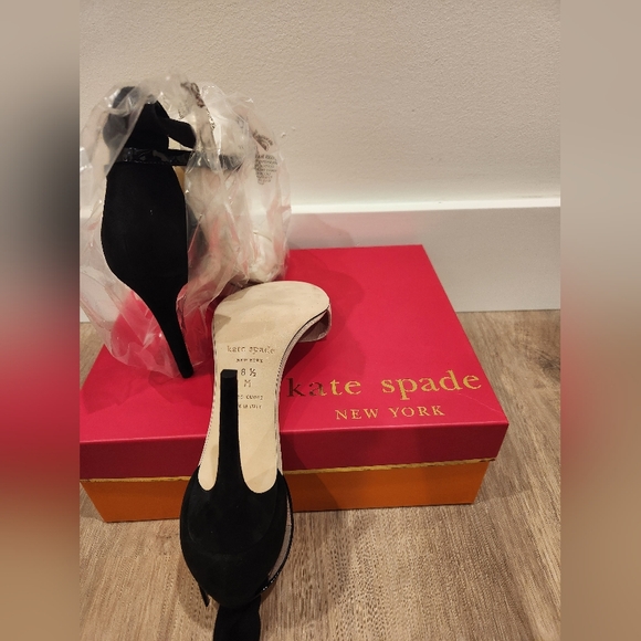 New Kate Spade New York Sandal Nude Leader Black Suede Ankle Stap Heel 8.5 - Picture 5 of 6